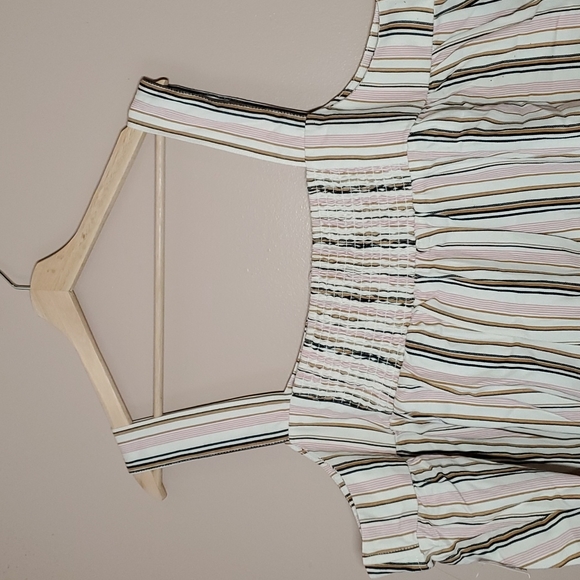 Old Navy Plus Size Blouse - Picture 4 of 4